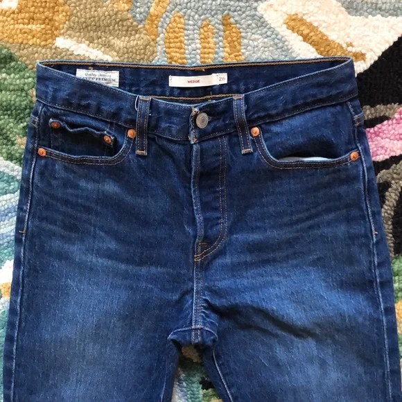 Levi’s Premium Wedgie Women’s Denim Jeans - Picture 3 of 11